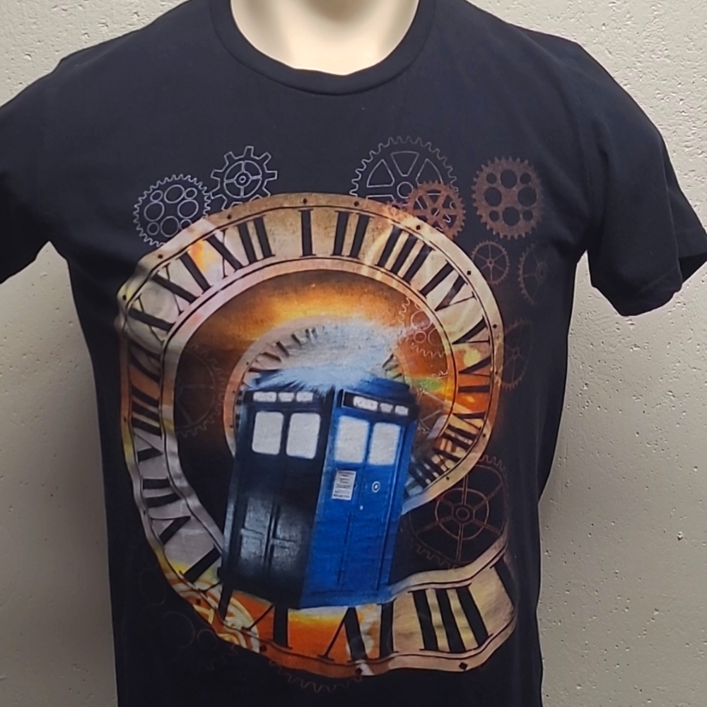 Doctor Who t-shirt by Ripple Junction. Men's size M.